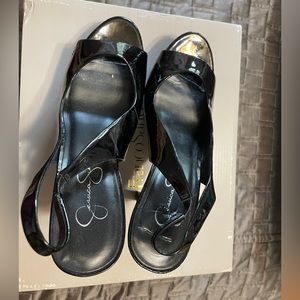 JESSICA SIMPSON Black patent leather sling back peep toe pumps